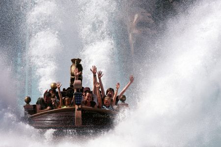 Wasserachterbahn "Atlantica SuperSplash" im Europa Park Rust (© Europa Park)